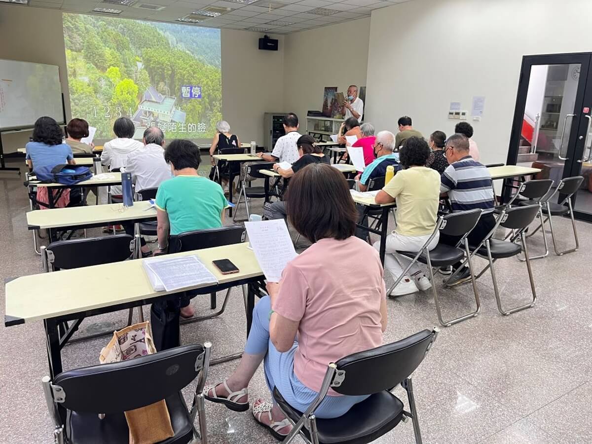 Karaoke Club — Monday Class